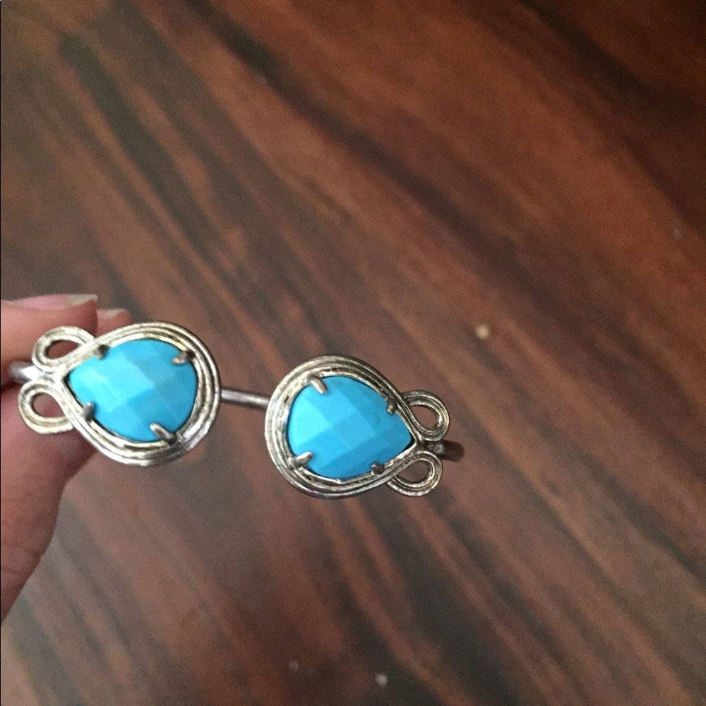 Blue Kendra Scott bracelet